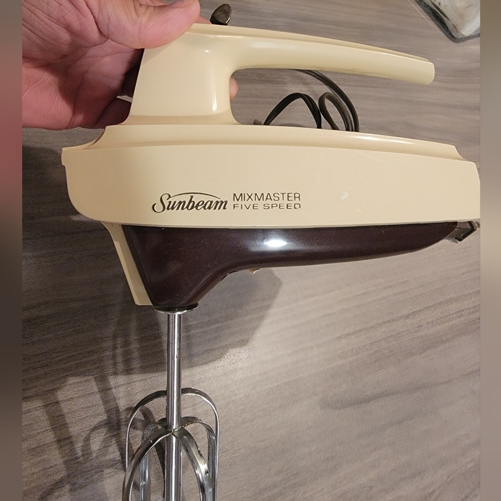 Sunbeam Mixmaster Five Speed Hand Mixer in Cream and Brown